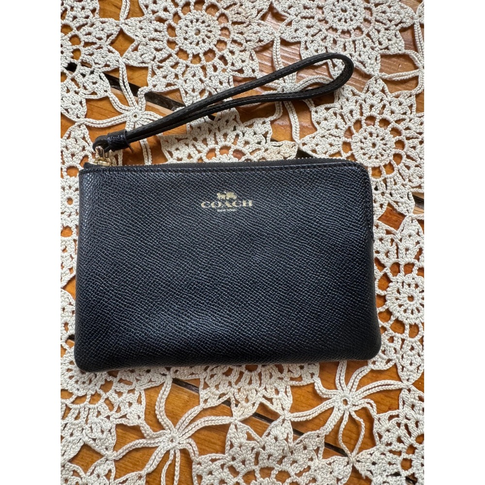 Coach‎ Wristlet Black Leather Zip Top Sz 4" x 6"